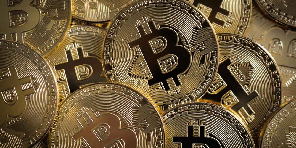 „Milion dolarů za bitcoin do roku 2030." Šéf Coinbase to slíbil na vrcholu - a pak přišel pád o 40 %
