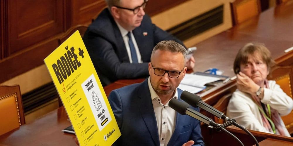 Rodičovský příspěvek roste na 400 tisíc. Superdávka se mění podruhé za půl roku a stát přiznává, že první verze nestačila