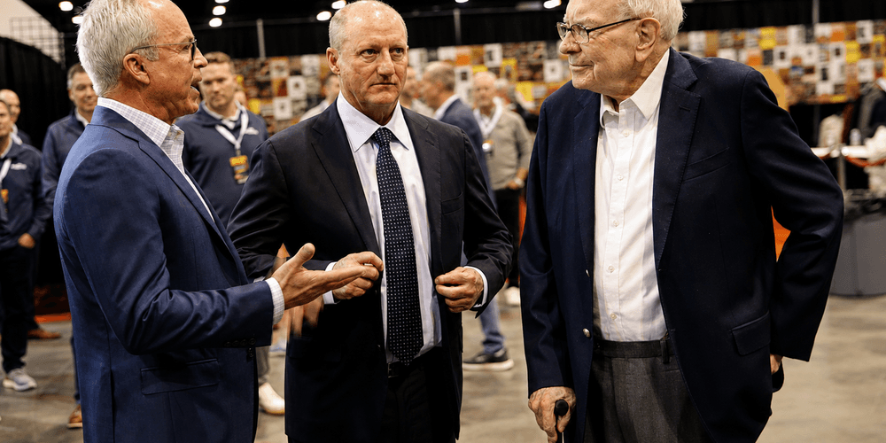 Berkshire Hathaway zaostává za trhem o desítky procent. Sedí na téměř 400 miliardách v hotovosti a nikam nespěchá