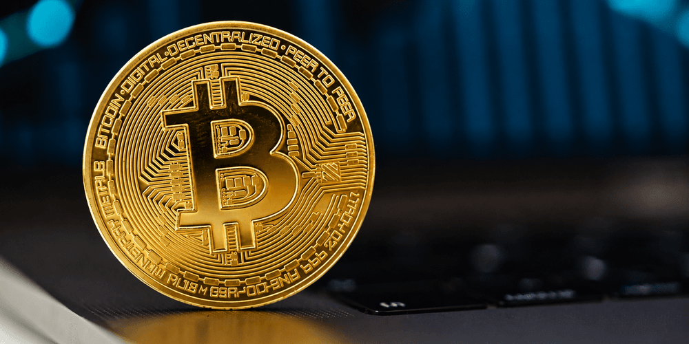 Tichý krach: bitcoin ztratil polovinu hodnoty a Wall Street potichu couvá