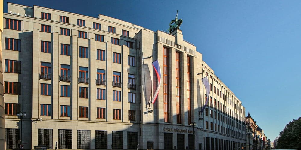 "Bitva špatně načasovaných nápadů." Guvernér Michl si v Financial Times nebral servítky ani vůči Babišovi, ani vůči Pavlovi