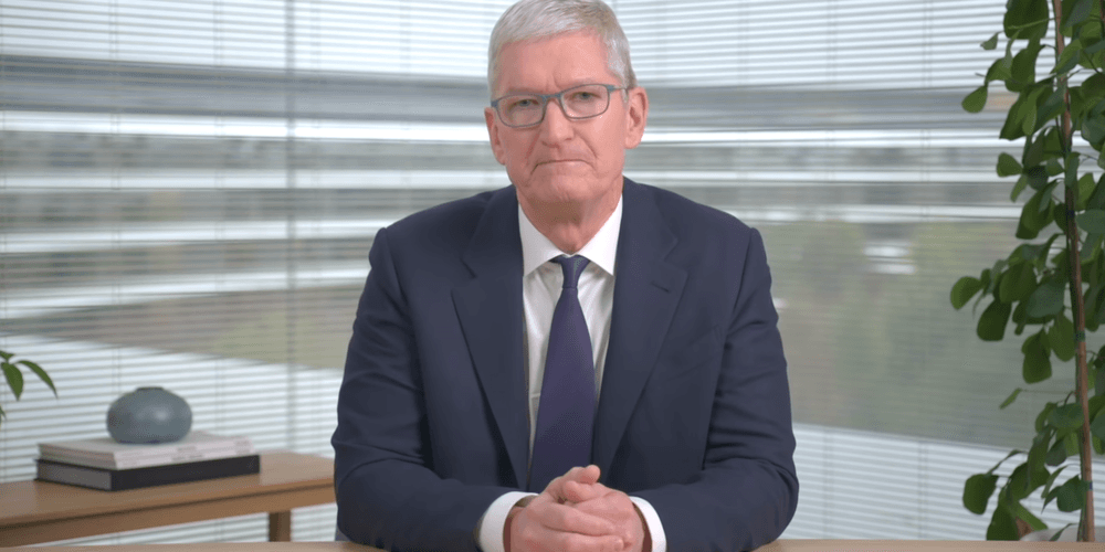 Apple dva roky mlčel o umělé inteligenci. Teď stojí 4,5 bilionu dolarů a čeká, jestli to trh odpustí