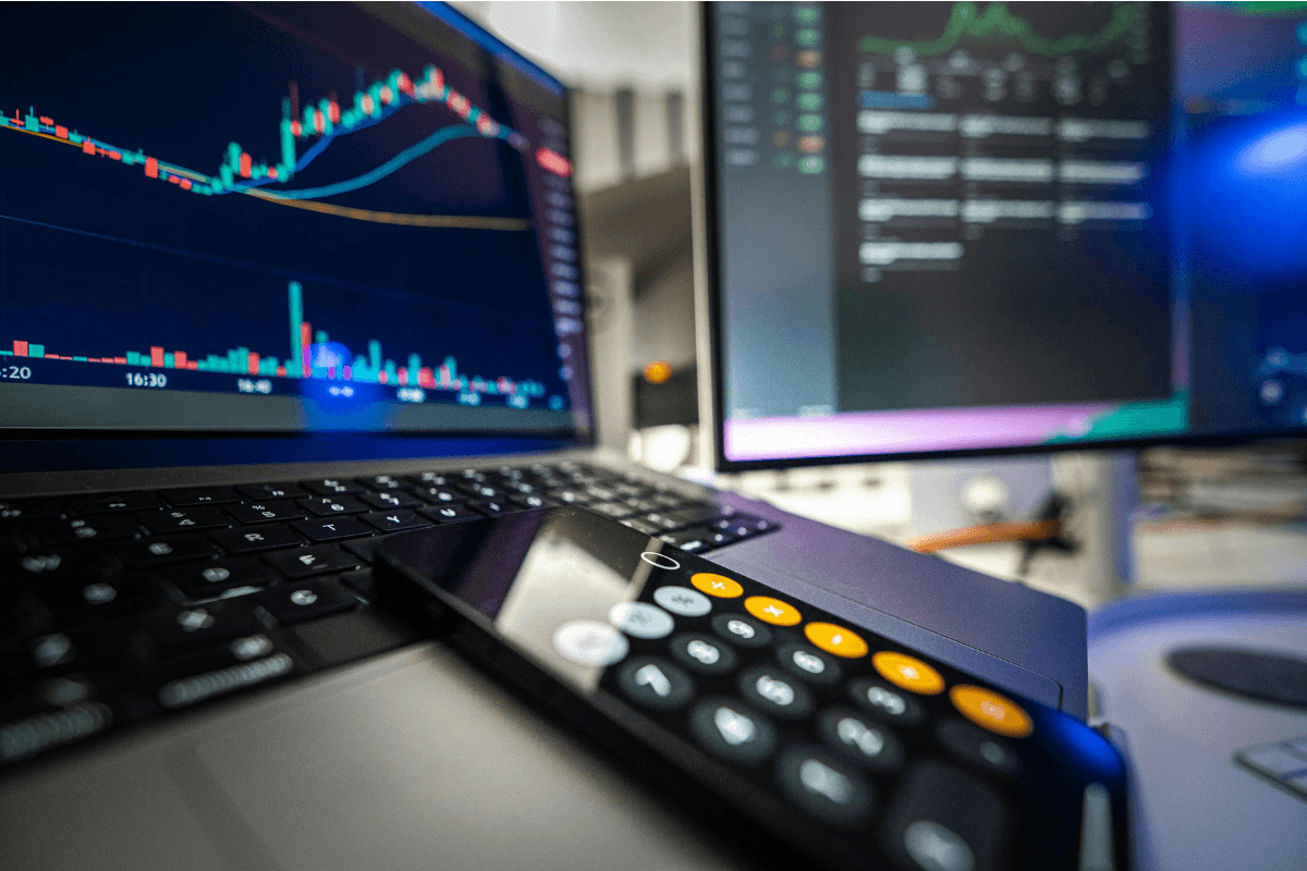 Tři roky bez daně z akcií: jak funguje časový test a proč ho investoři často prošvihnou