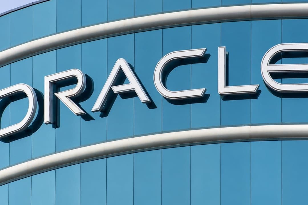 Oracle má nasmlouváno 638 miliard dolarů a akcie spadla o 62 %. Co přesně trhu vadí?