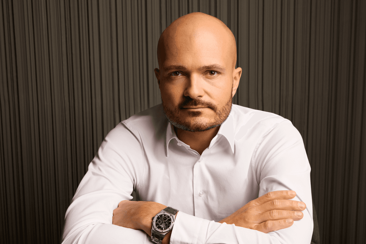 Michal Strnad nabízí 730 miliard korun za majitele Ray-Banu, souhlasit musí všech osm dědiců Del Vecchia