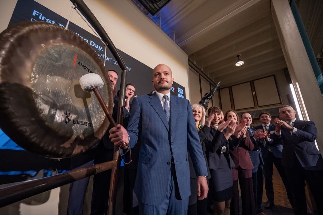 Akcie CSG je 58 % pod maximem, zbrojař přitom za rok 2025 zvýšil tržby o 72 %