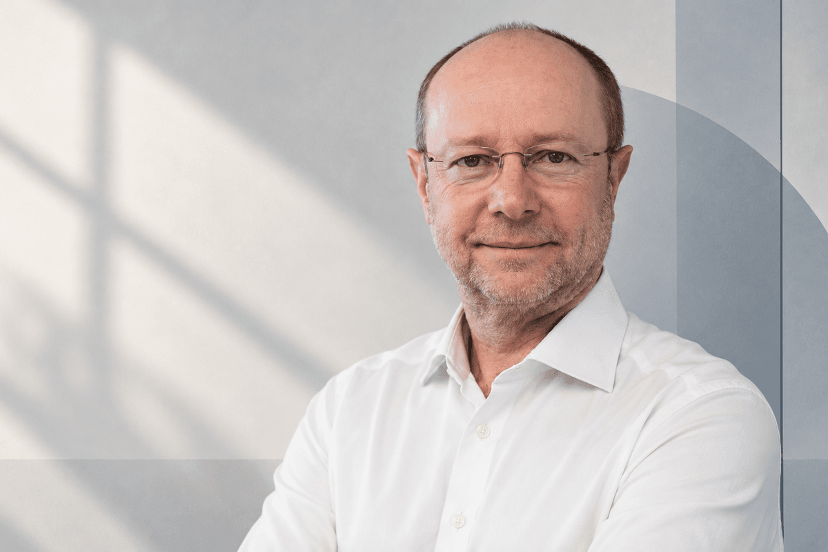 „Pokud se akcie CSG propadnou k 12 eurům, asi se neudržím a nakoupím," říká investor Šura