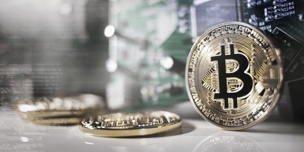 Drobní investoři z bitcoinu prchají, velryby přikupují. Kdo zná správnou odpověď?