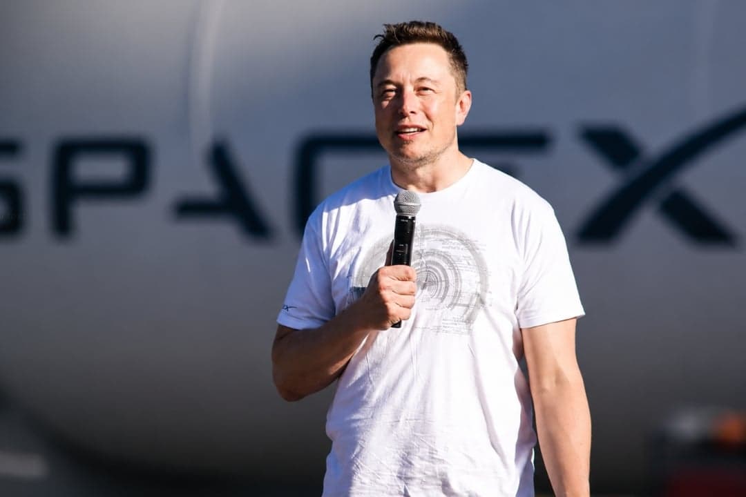 Musk drží v Tesle 13 %, ve SpaceX ovládá 84 % hlasů. Sloučení by ten rozdíl smazalo