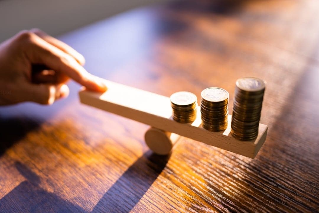 Akcie klesnou o 30 %, vy přijdete o 60 %. Nejrychlejší způsob, jak na burze všechno ztratit