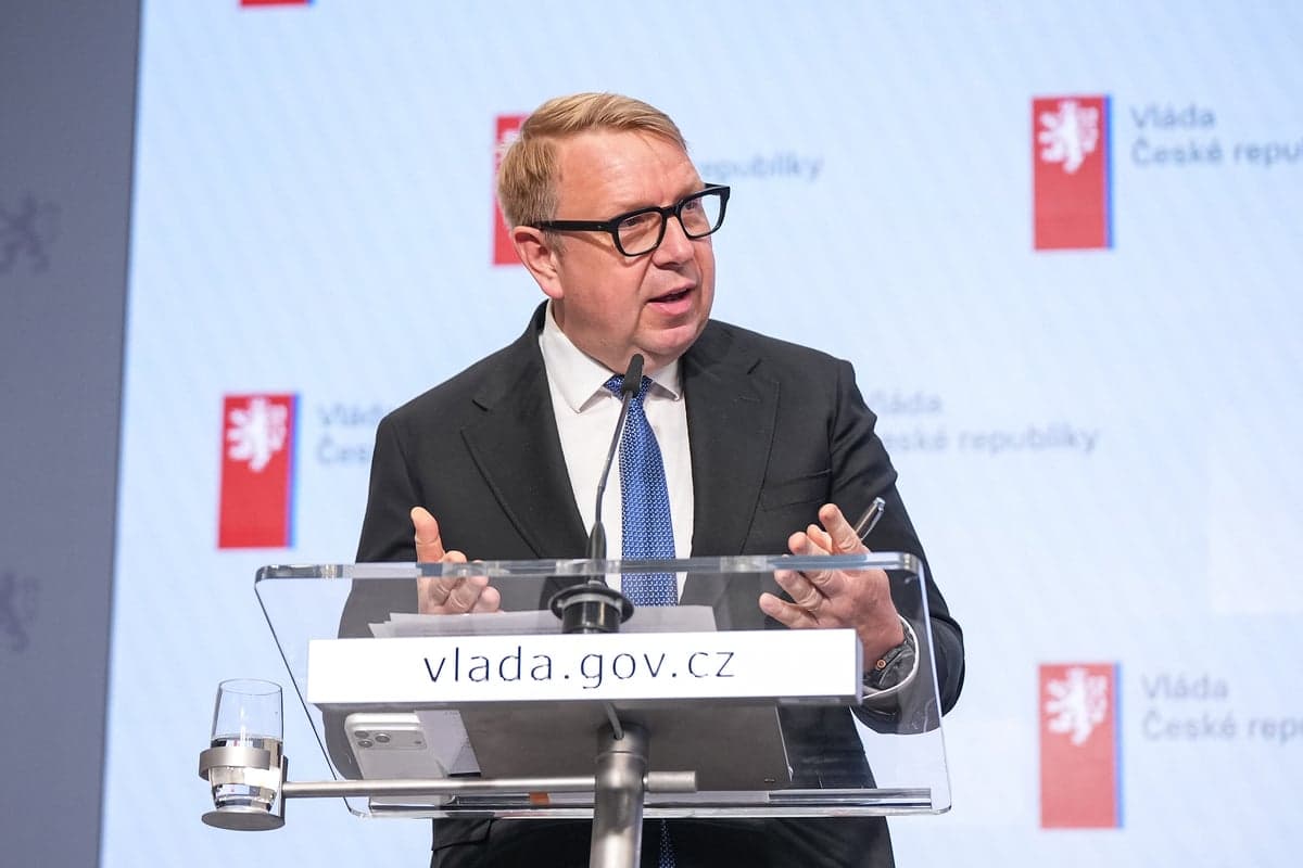 Schillerová a Juchelka přidají 585 tisícům lidí ve státní sféře průměrně 4 000 korun, učitelé v dohodě nejsou