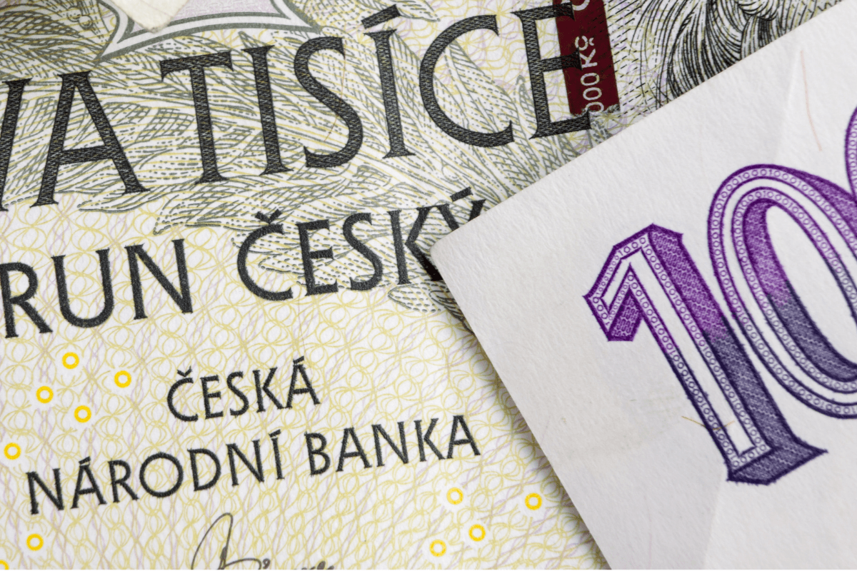 Češi mají úspory v bance úročené v průměru 1,54 %. Inflace jim přitom bere 2,5 %